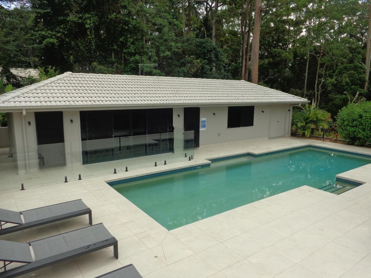 Noosa Buoys Hotel Tinbeerwah Exterior photo