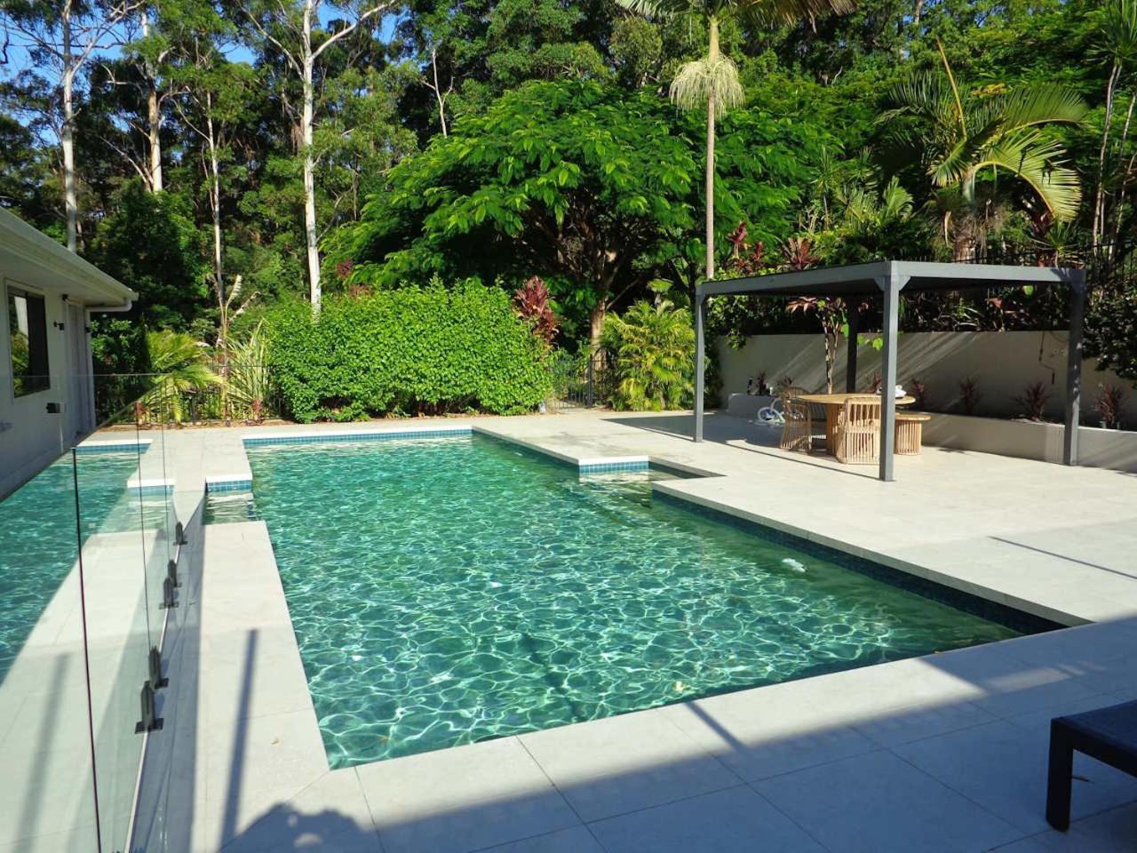 Noosa Buoys Hotel Tinbeerwah Exterior photo